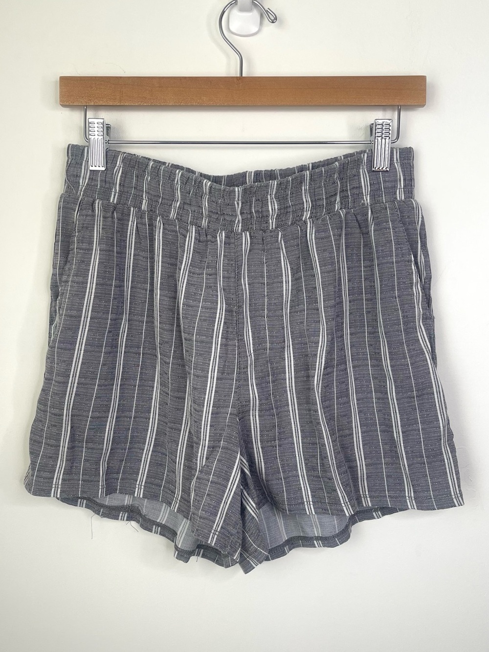 Joe B Gray Striped High-Waist Women's Shorts size Large